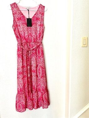 Jane and Delancey Sleeveless Pink Paisley Midi  Dress.  Size M.      NWT